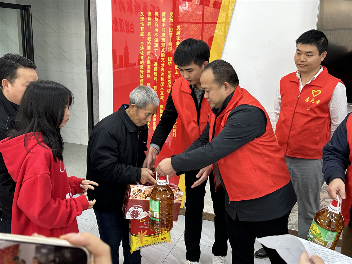 九龍地礦集團銅人房開公司開展“傳承弘揚雷鋒精神，爭做崗位建功先鋒”志愿服務活動